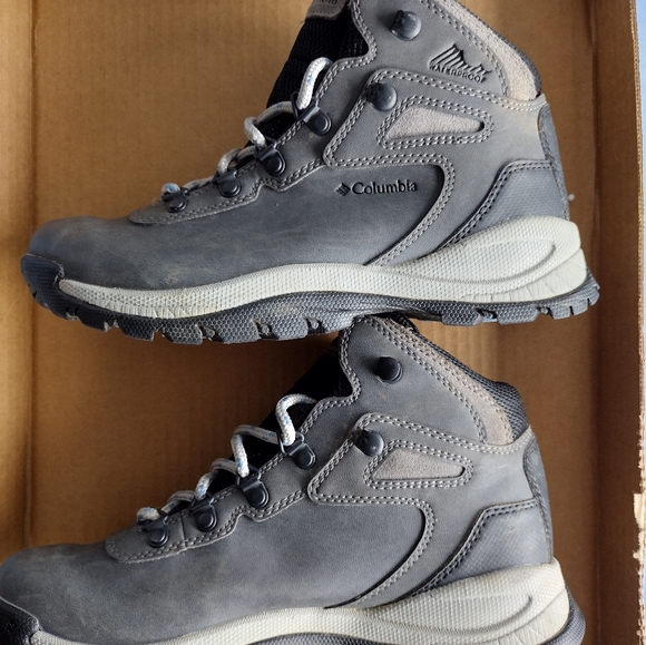 Columbia Boots SOLD!!!!! - Picture 2 of 3